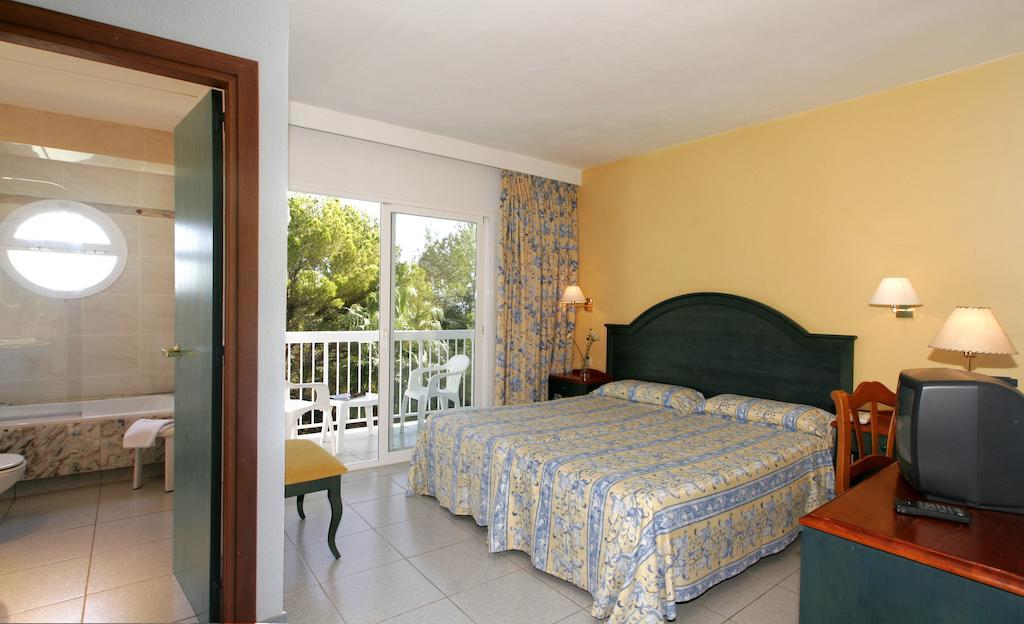 Es Pi 2 Otel Playa Migjorn Oda fotoğraf