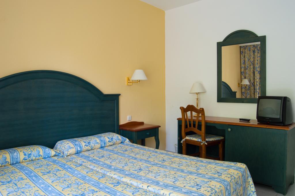 Es Pi 2 Otel Playa Migjorn Oda fotoğraf
