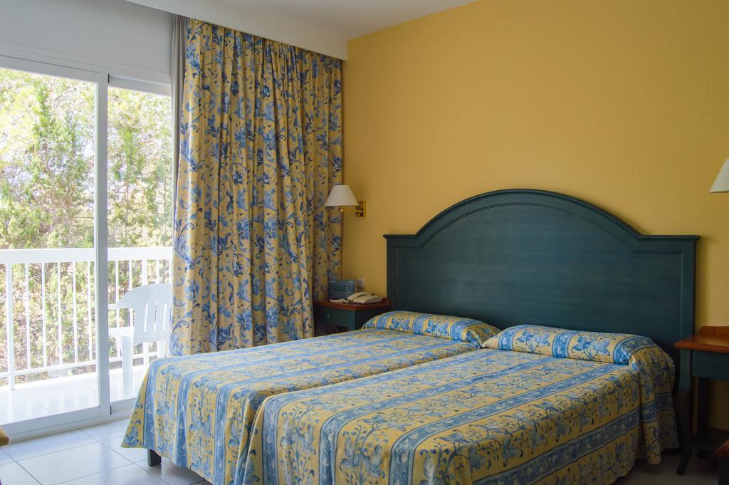 Es Pi 2 Otel Playa Migjorn Oda fotoğraf